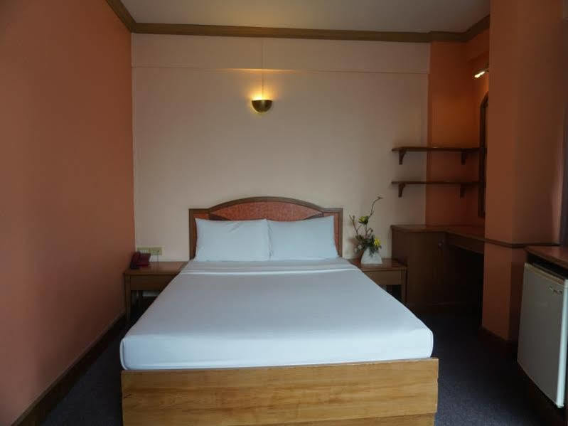 Tanaphat Hatyai Hotel Hat Yai Exterior photo